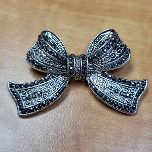 Elegant Silver Bow Brooch